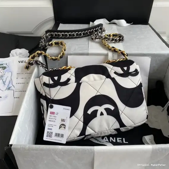 Hyper Peter FLAP BAG CHANEL 19 0509